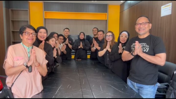 BUKBER DAN TUKAR KADO WARNAI HARI BESAR STAF SEKRETARIAT DPP PARTAI HANURA ” Suasana Kebersamaan Menguatkan Silaturahmi Jelang Idul Fitri”